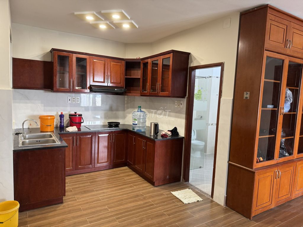 Rent an apartment at Tản Đà Court, 75 meters, 2 bedrooms, 2 toilets, 14 million a month.