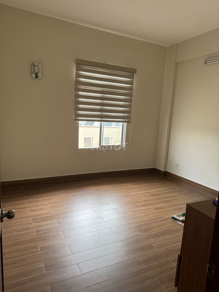 Rent an apartment at Tản Đà Court, 75 meters, 2 bedrooms, 2 toilets, 14 million a month.