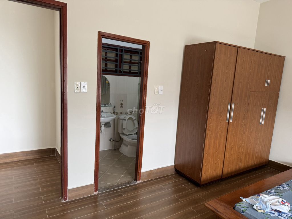 Rent an apartment at Tản Đà Court, 75 meters, 2 bedrooms, 2 toilets, 14 million a month.