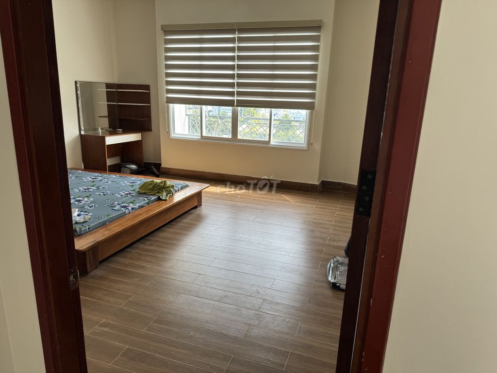 Rent an apartment at Tản Đà Court, 75 meters, 2 bedrooms, 2 toilets, 14 million a month.