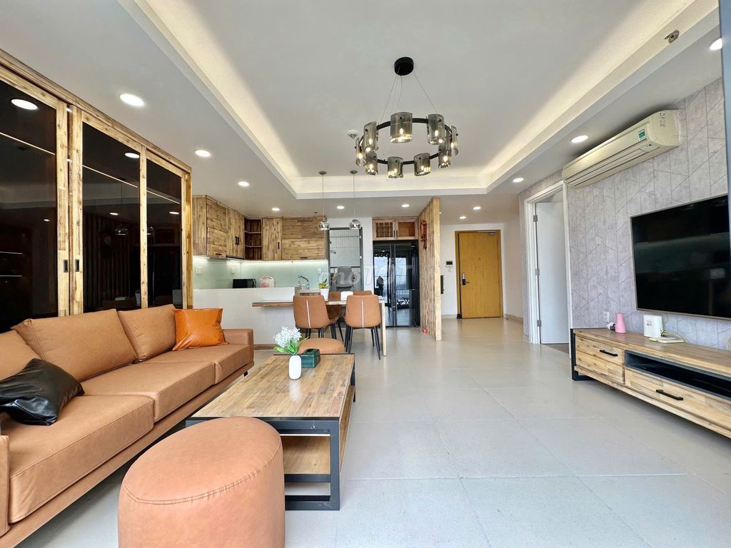 Rent three Masteri Thảo Điền bedrooms, full top furniture, corner.