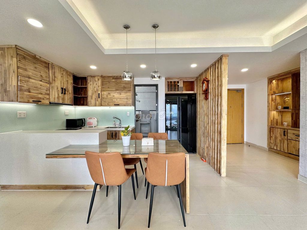 Rent three Masteri Thảo Điền bedrooms, full top furniture, corner.