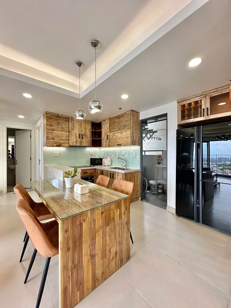 Rent three Masteri Thảo Điền bedrooms, full top furniture, corner.
