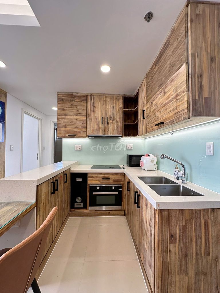 Rent three Masteri Thảo Điền bedrooms, full top furniture, corner.
