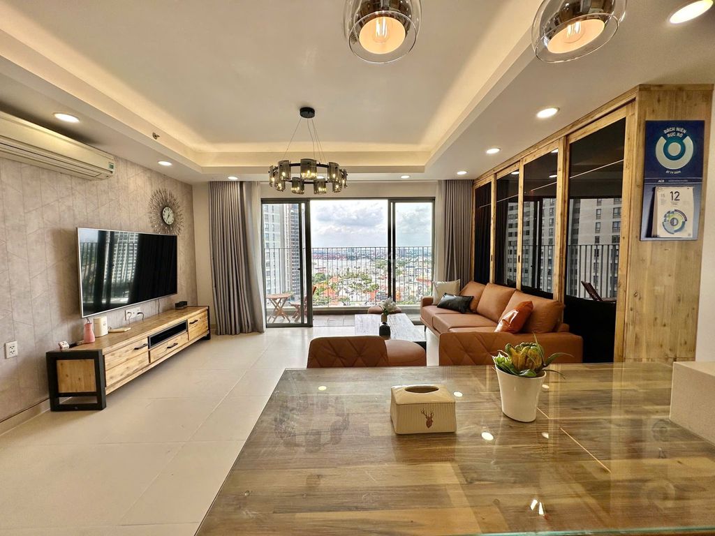 Rent three Masteri Thảo Điền bedrooms, full top furniture, corner.