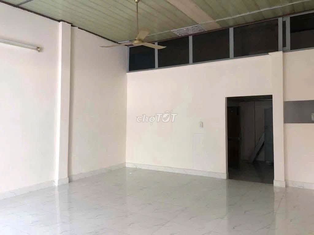 Renthouse 5.3 x17 meters. 4Nguyễn Thái Học.gt:13 million.