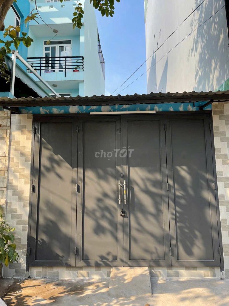 Renthouse 5.3 x17 meters. 4Nguyễn Thái Học.gt:13 million.