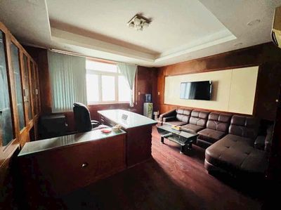 Rent the original house. Long-tac male-- near the vincom.