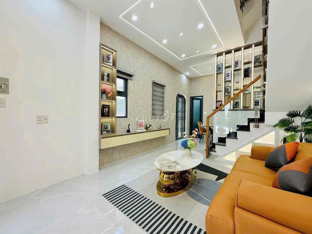 Beautiful new storehouse for basic rent