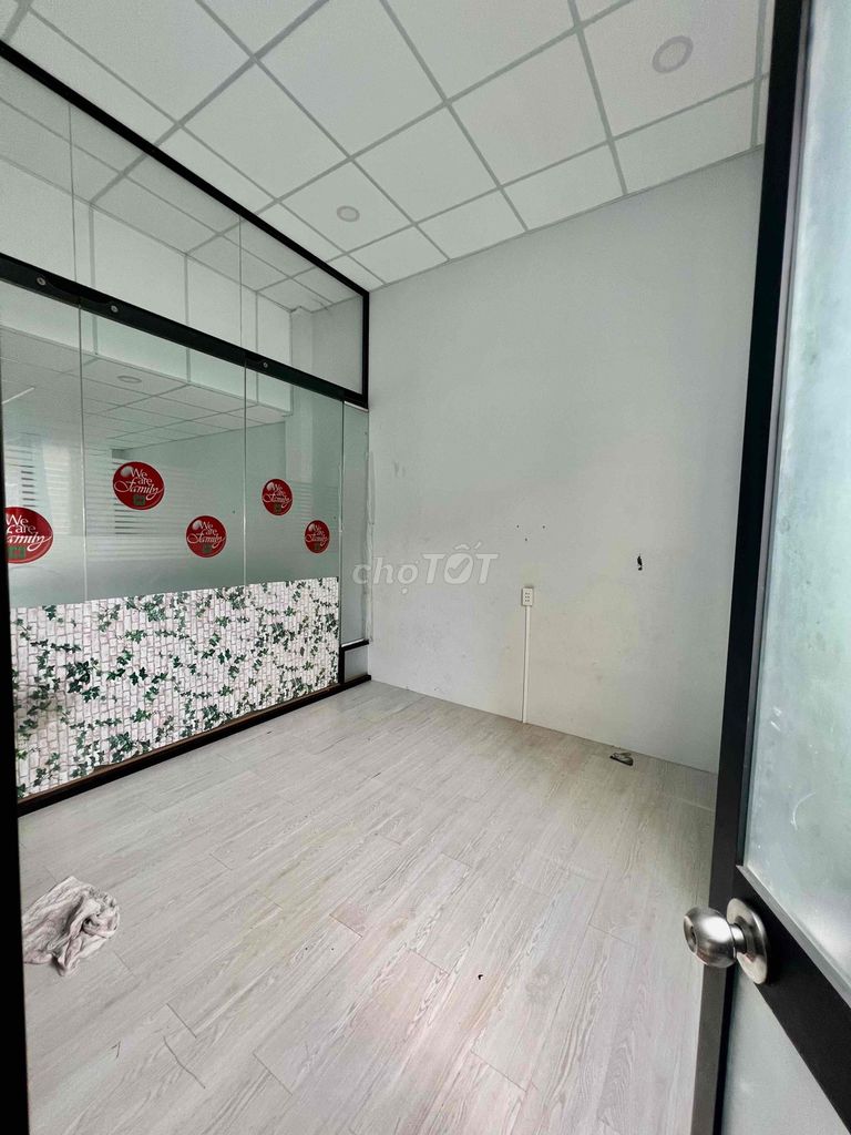 Hire Area 5 x 20 mphm Clear may wear a glass print