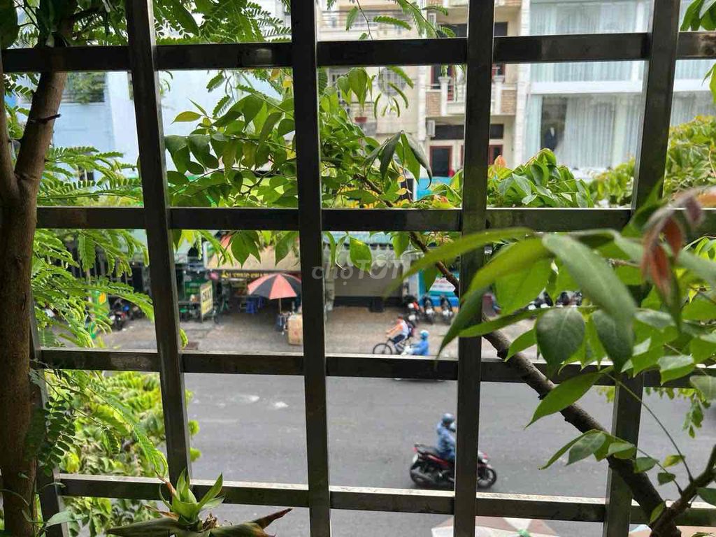 Rent a three-size Meadow Oil View Trương Vĩnh Ký 10 million a month.