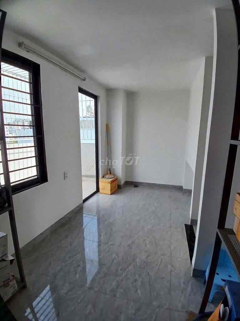 Rent four floors to the 4th floor bedroom 5 toilets.
