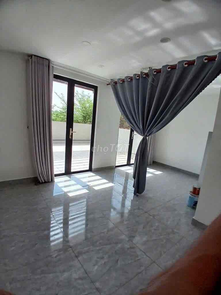 Rent four floors to the 4th floor bedroom 5 toilets.