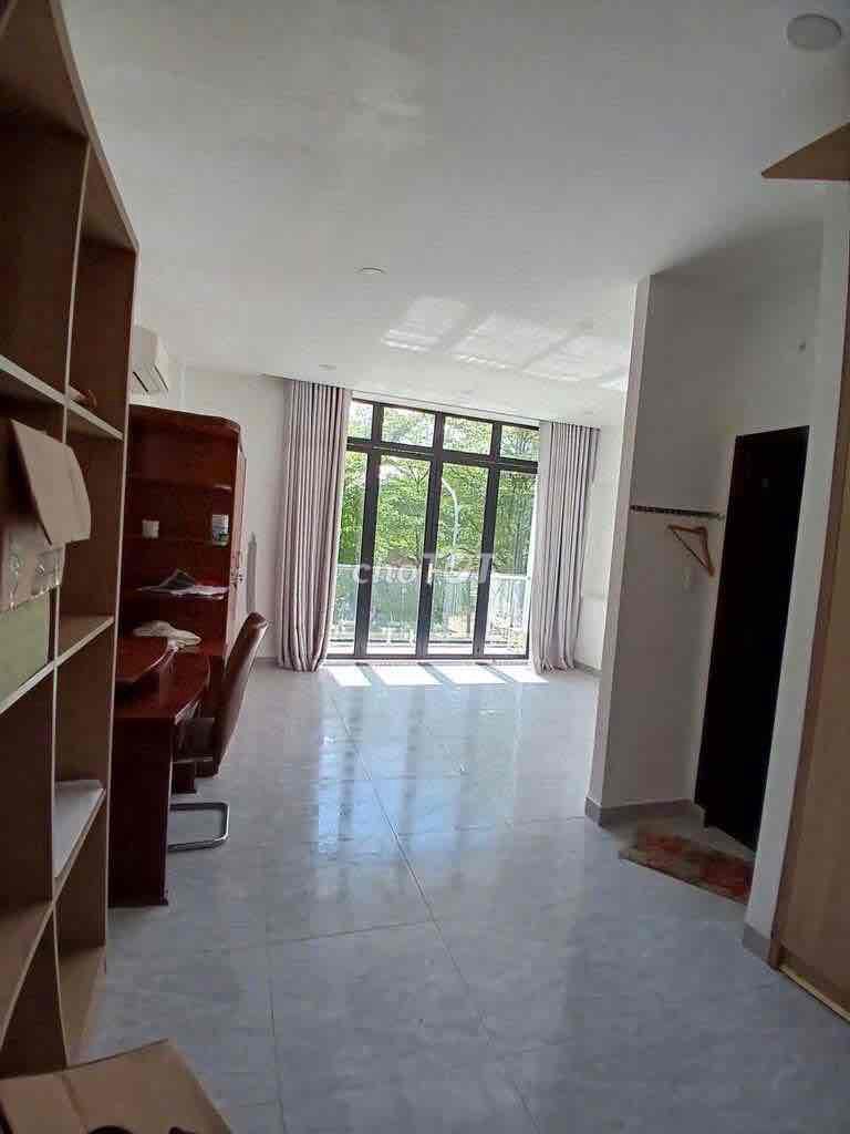 Rent four floors to the 4th floor bedroom 5 toilets.