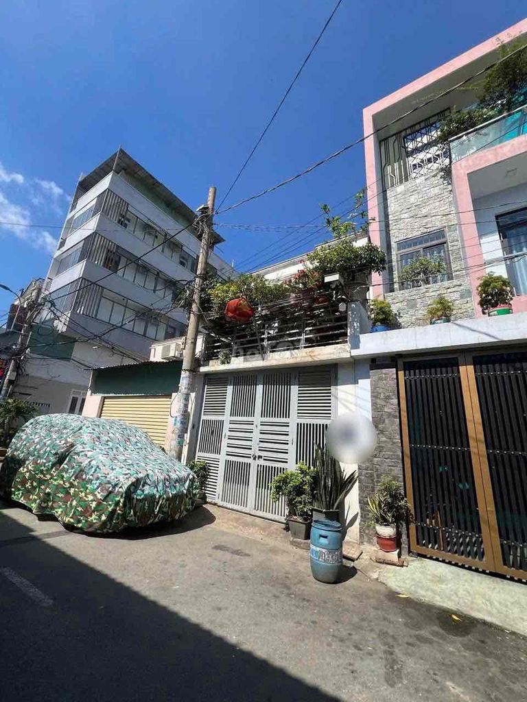 18 -phan Street’s home was simply (4 x 18) 1 3th floor bedroom, 2 toilets