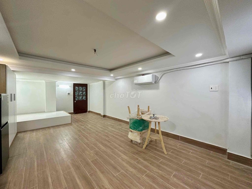 The apartment is 45 meters wide. The private wash-house right here is Quang Trung.