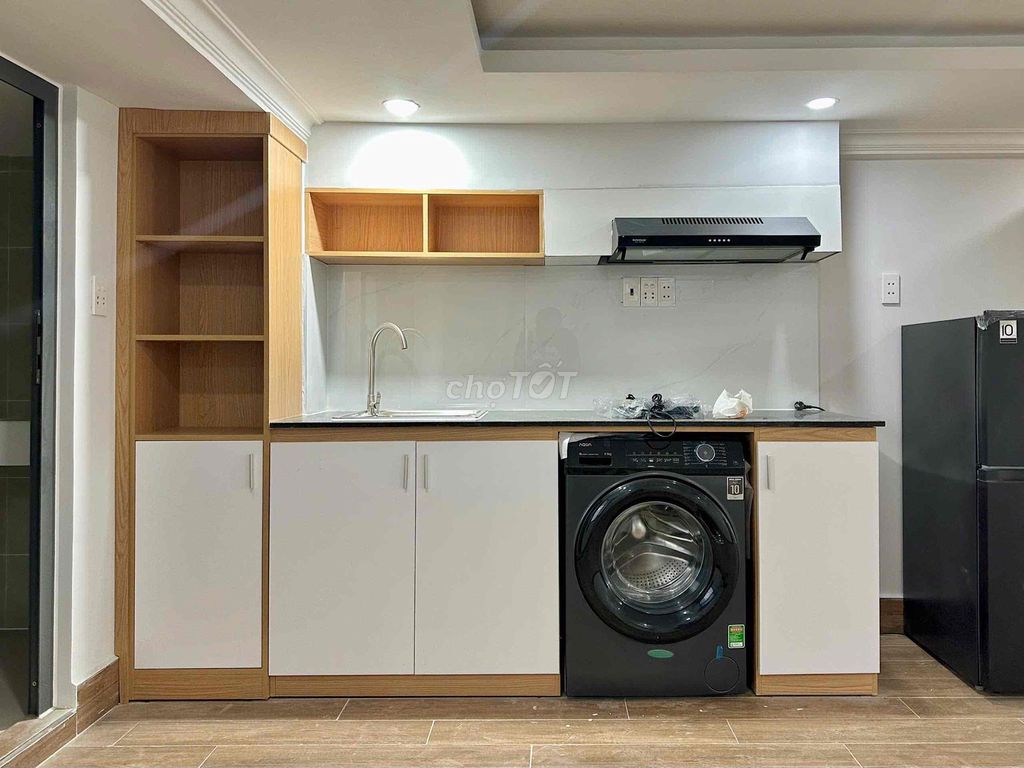 The apartment is 45 meters wide. The private wash-house right here is Quang Trung.