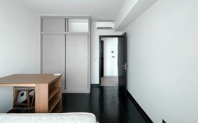 Two Feliz En Vista bedrooms full of furniture are available for only 25 million a month.
