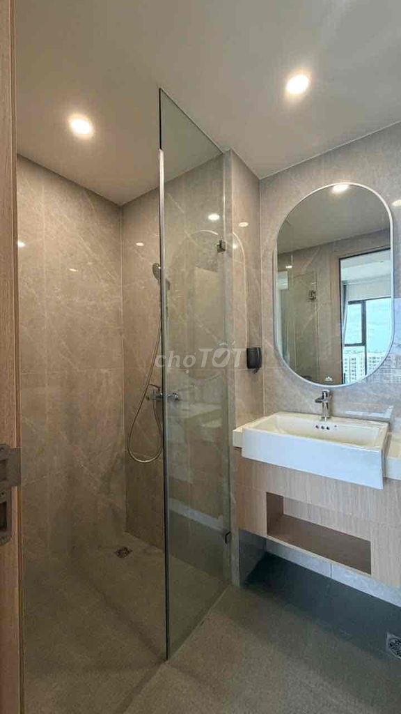 Deal 12 million: Two bedrooms. Two Masteri Centre Point toilets. Full interior.