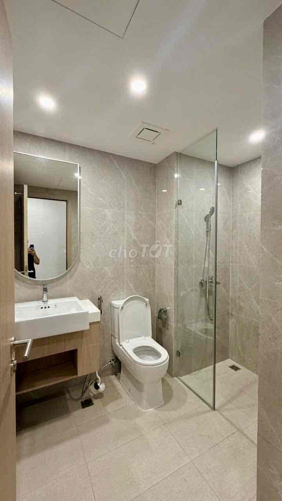 Deal 12 million: Two bedrooms. Two Masteri Centre Point toilets. Full interior.