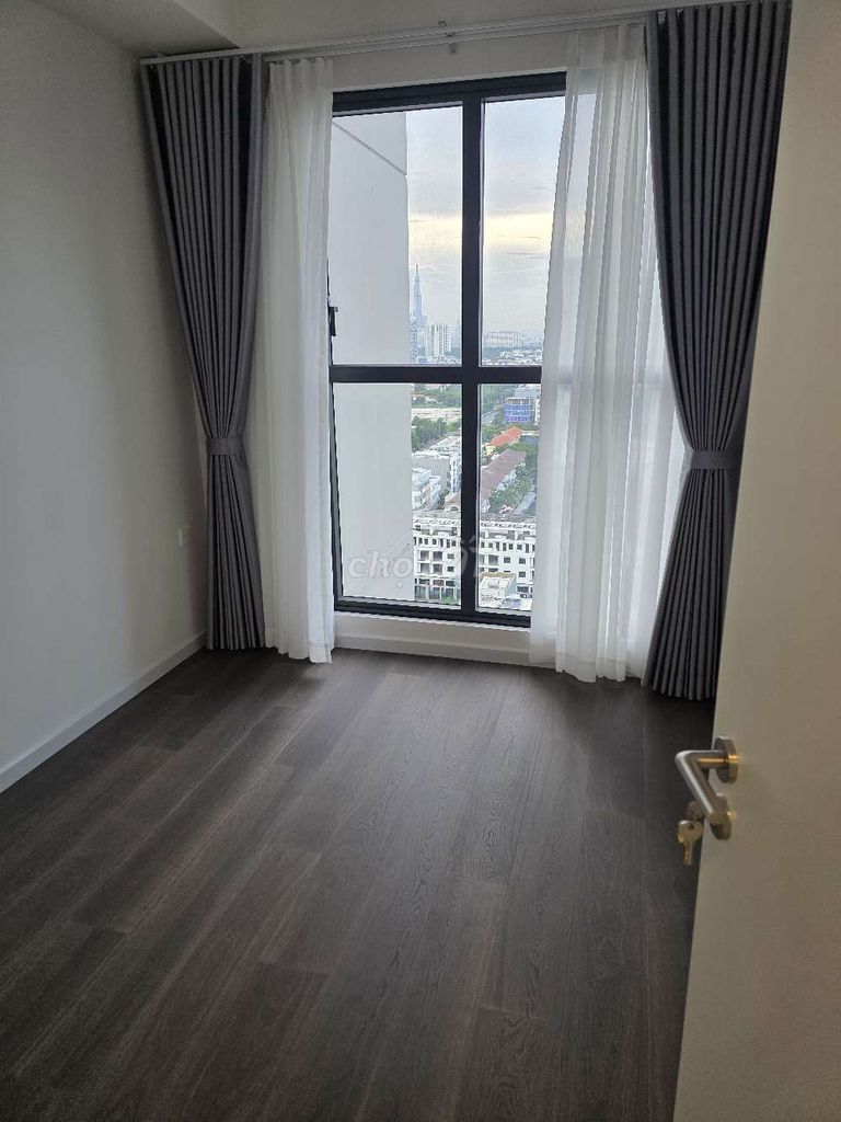Rent a nice 15 million-dollar corner of vtv view.