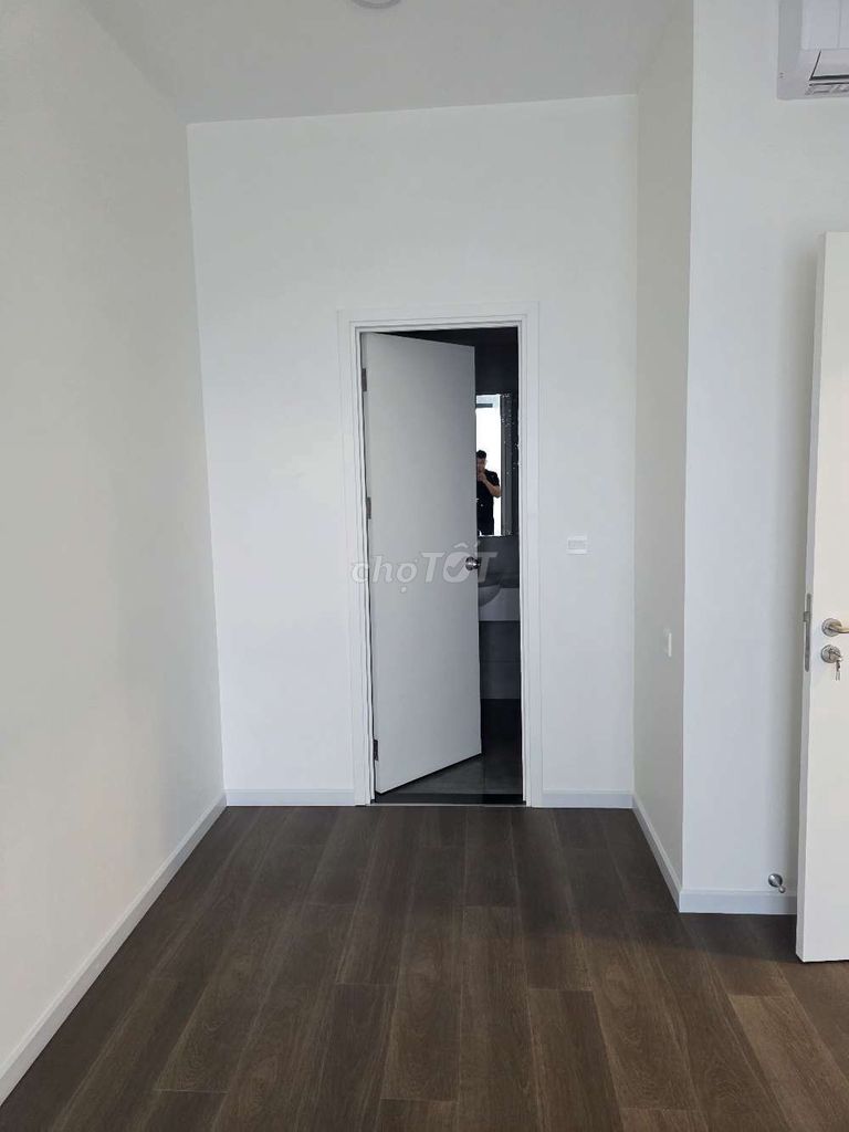 Rent a nice 15 million-dollar corner of vtv view.