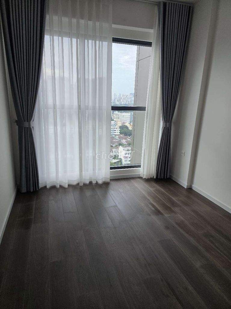 Rent a nice 15 million-dollar corner of vtv view.