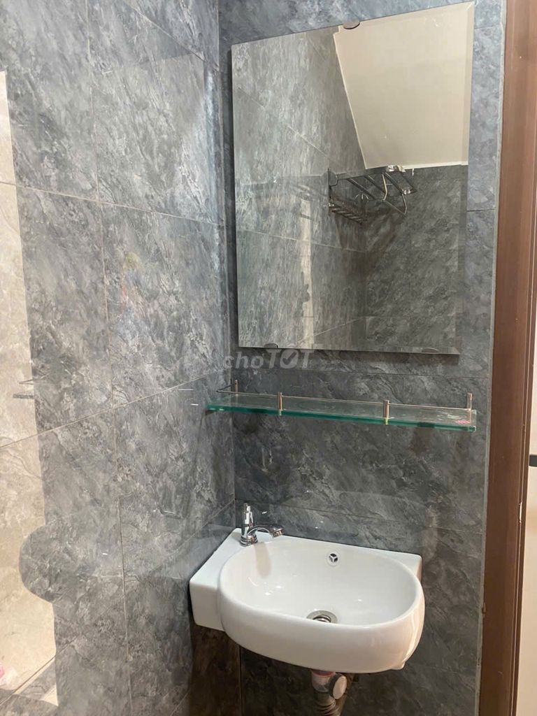 It's the owner of a 3.9 million apartment apartment building. Green Town Bình Tân, 26 meters.