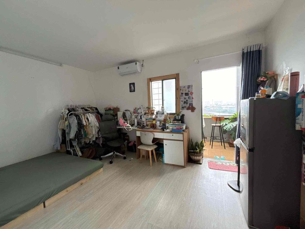 Rent, room wide, good price