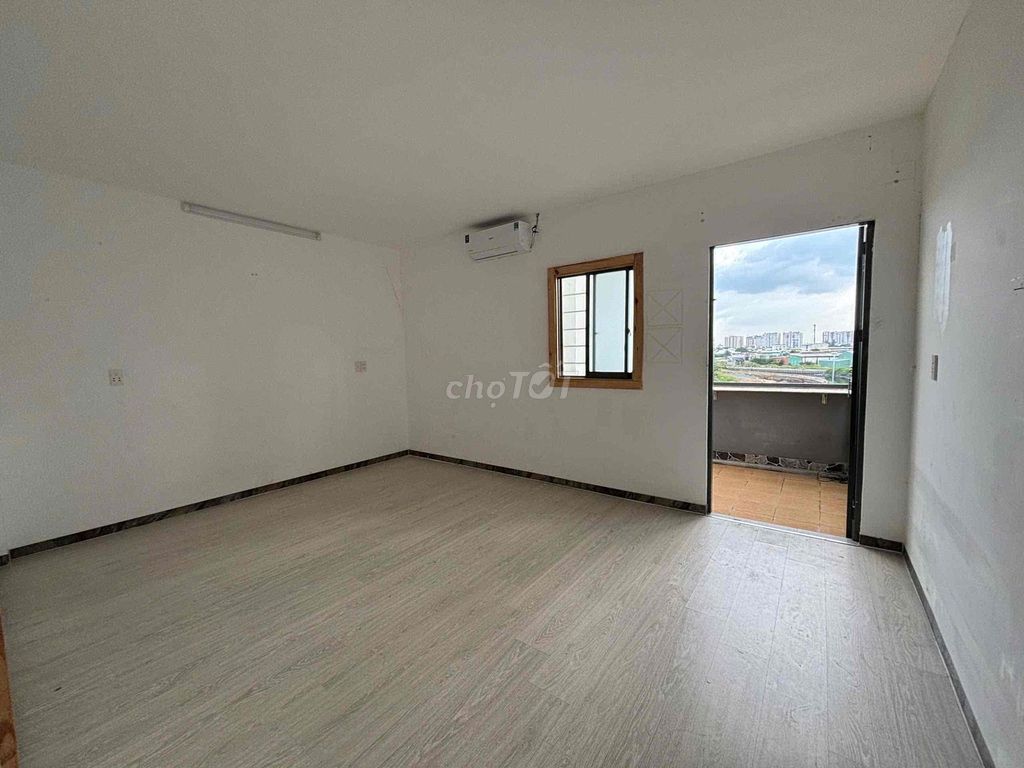 Rent, room wide, good price