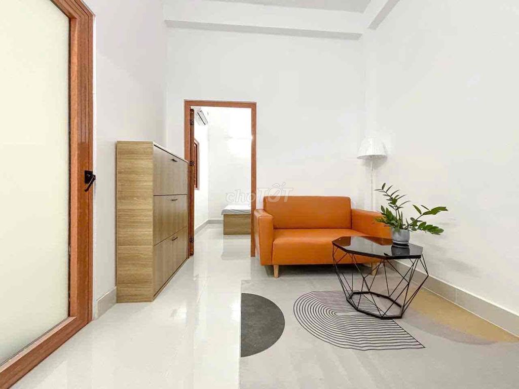 Rent a bedroom, a cheap living room near the German College of Cardinals.