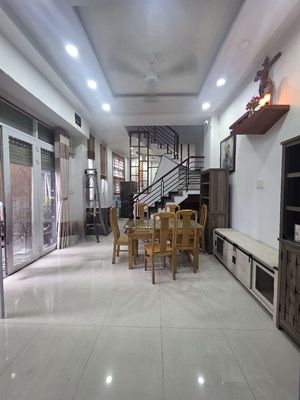 Get four bedrooms ready. Four air conditioning.