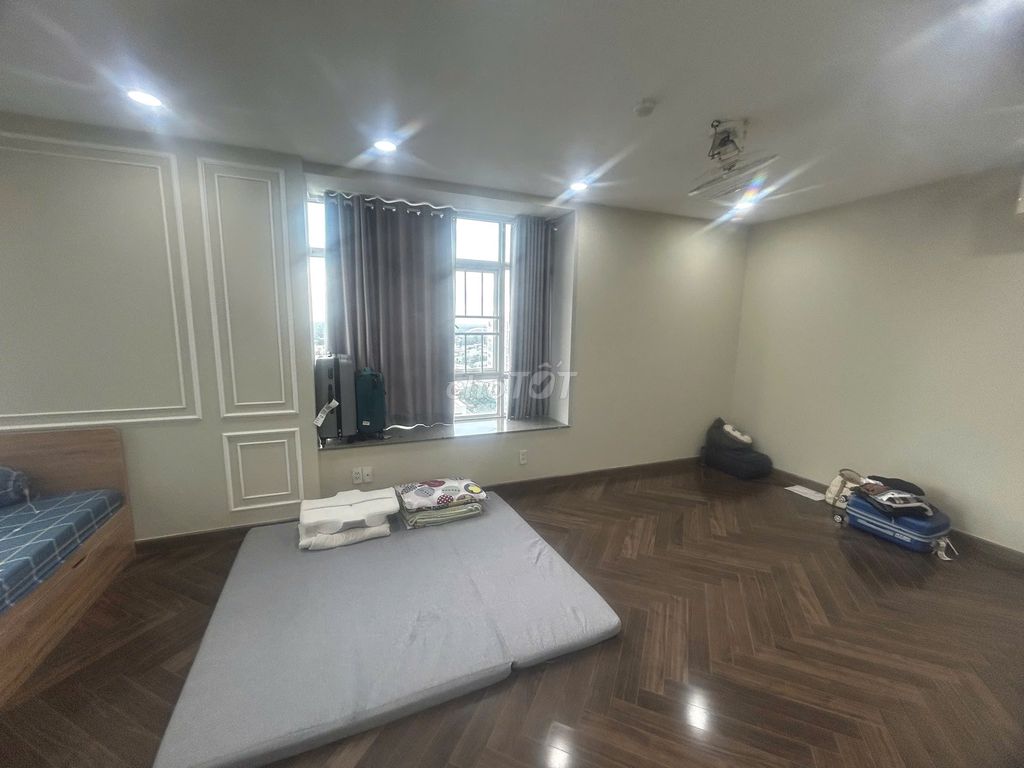 Rent a 7-size, Vietnamese apartment 856 Tạ Quang Bửu, 1894 5, District 8.