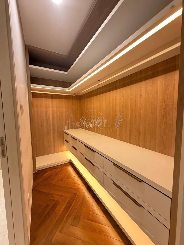 Rent two super-beautiful interior rooms in Empire City.