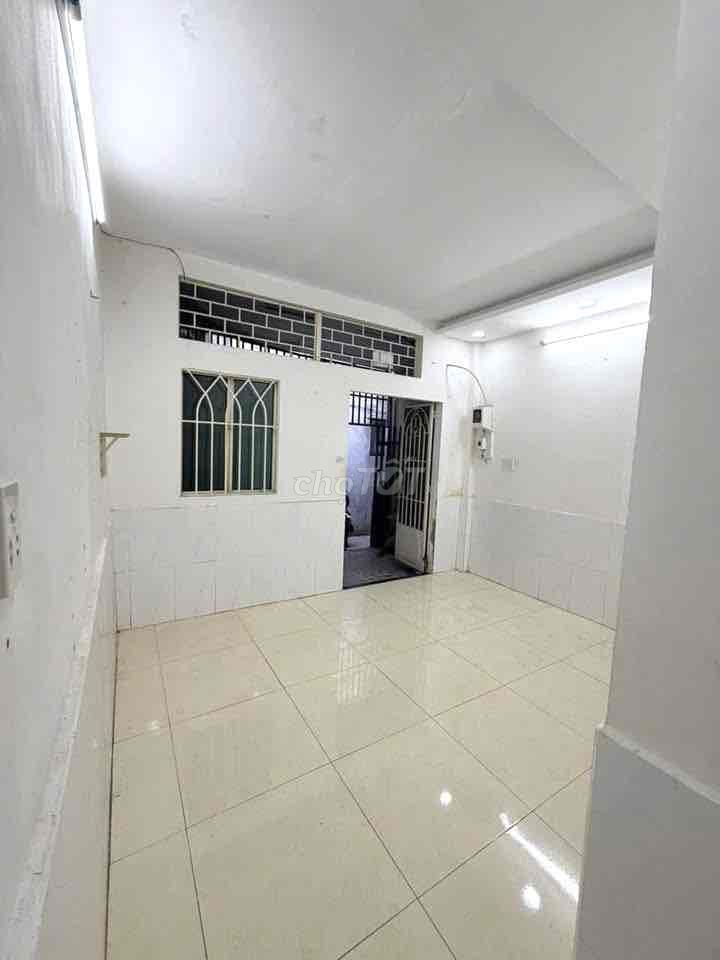 This is an airport building. Two bedrooms. Two Phạm Văn Đồng toilets.