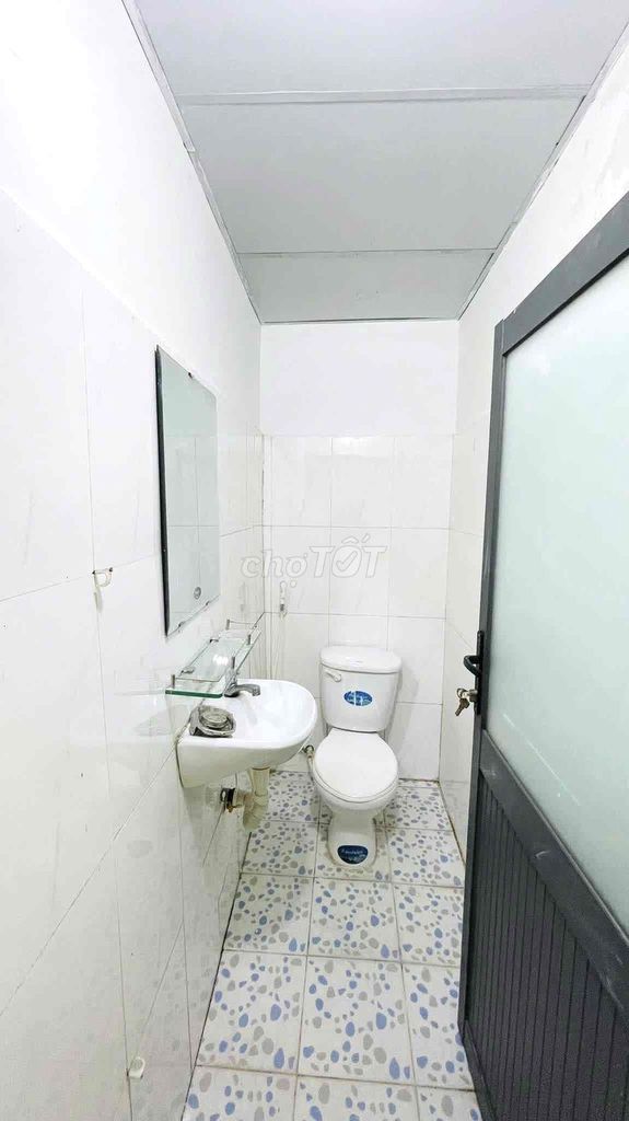This is an airport building. Two bedrooms. Two Phạm Văn Đồng toilets.