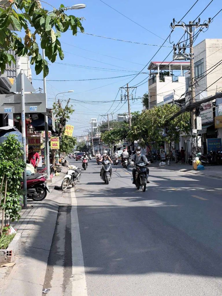 Rent a cash store on Lâm Văn Bền.