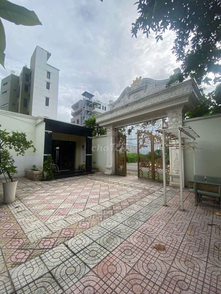 Lê Đức Thọ-770 13 Gò Vấp. 30 x 15. Four bedrooms. Two warehouses.