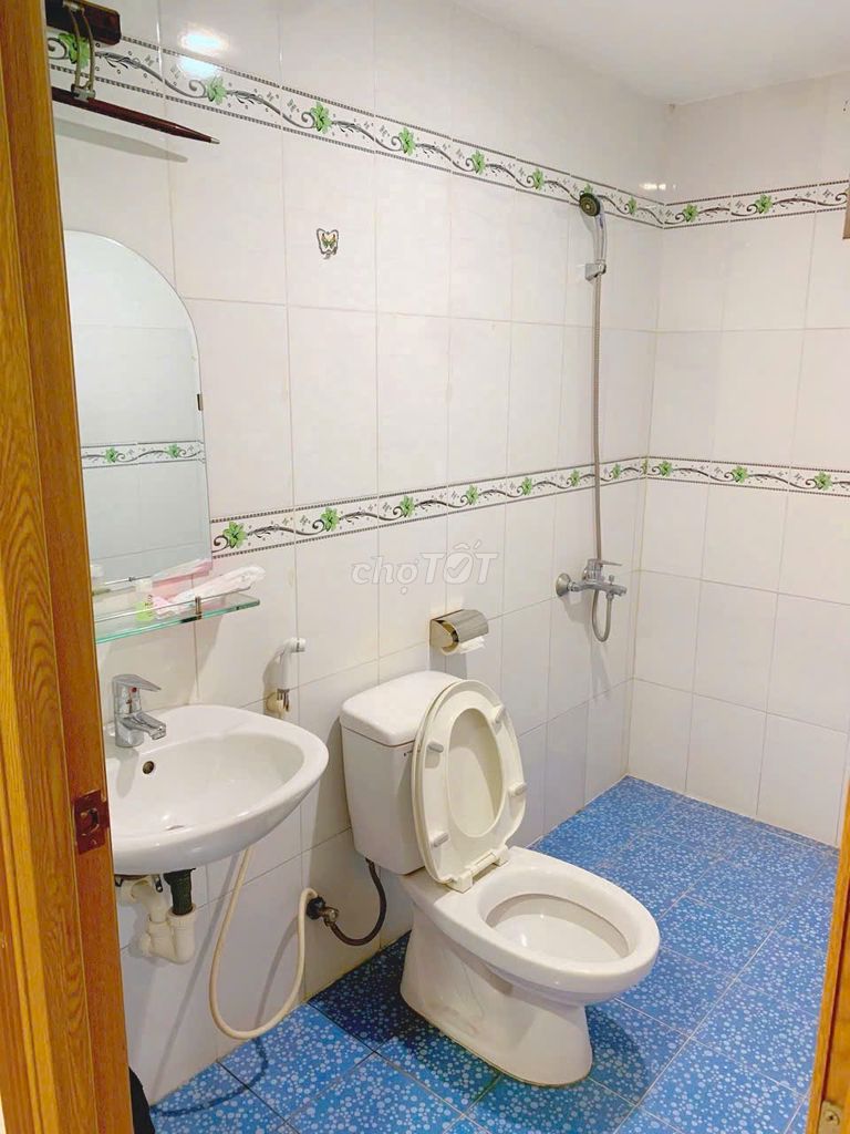 Hotel 26 Wallaby 28 toilets, 7 elevators, 70 million in front of Chen Chan.