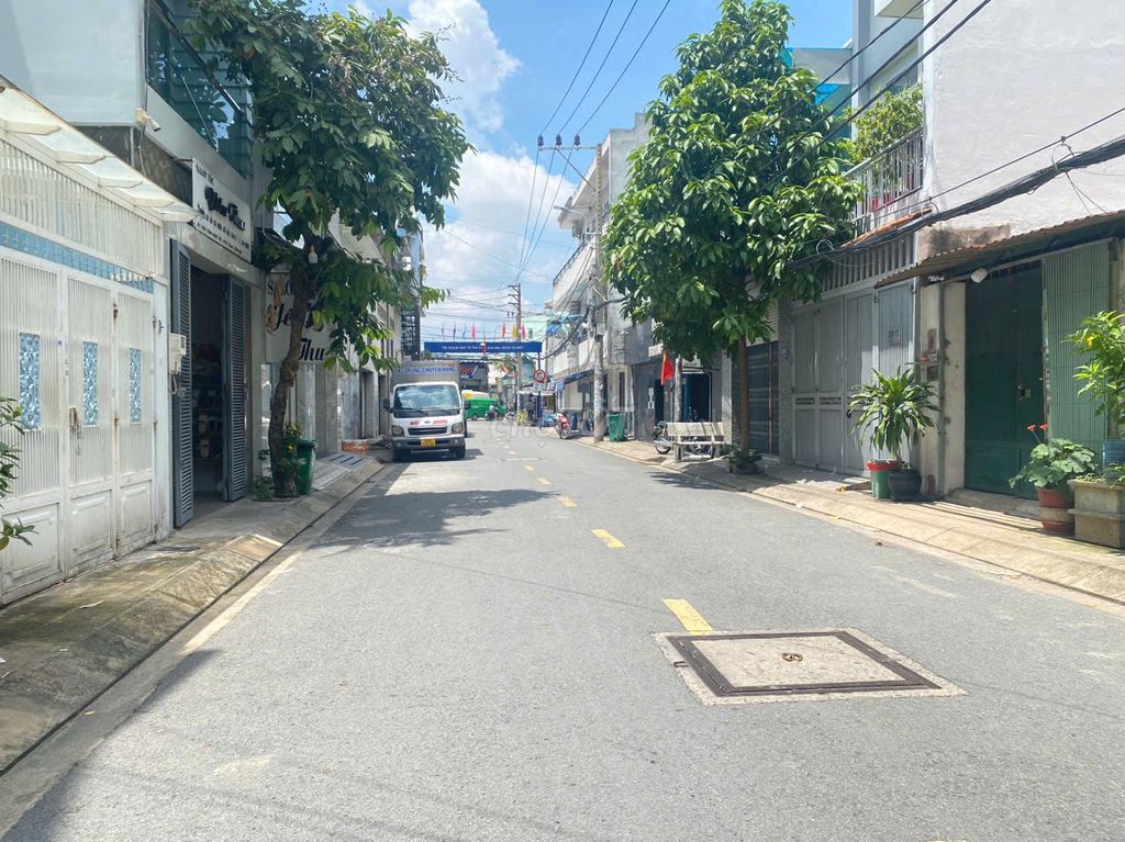 Rent house 12 x 20 meters. 4 o'clock. 8 meters near Bình Long.g.:22 million