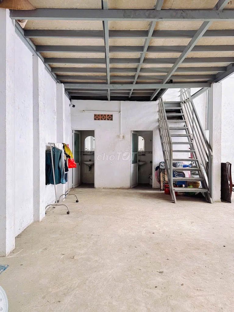 Rent house 12 x 20 meters. 4 o'clock. 8 meters near Bình Long.g.:22 million