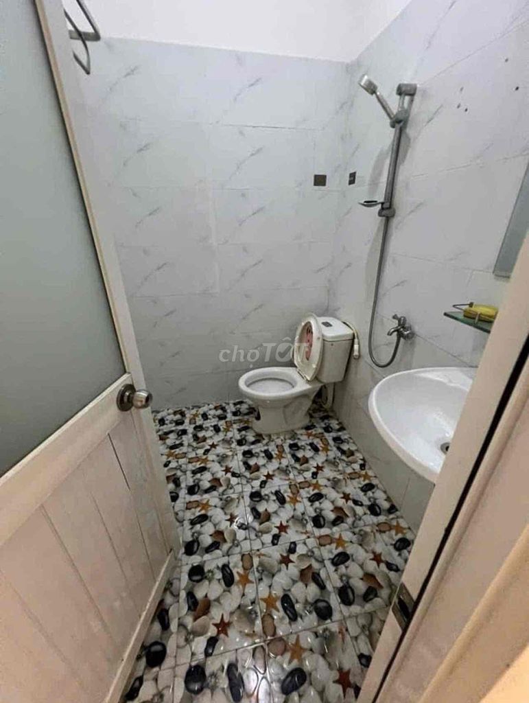 Rent a 1kd Lê Sát, near 1st floor.