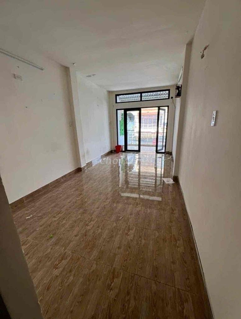 Rent a 1kd Lê Sát, near 1st floor.