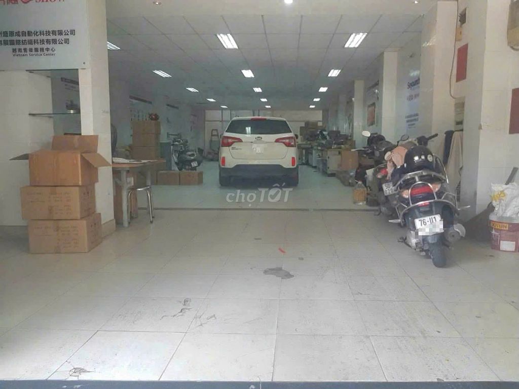 We're going to make the service apartment-CHo rent the 1400-foot-two-thirty-five Tân Phú Center.
