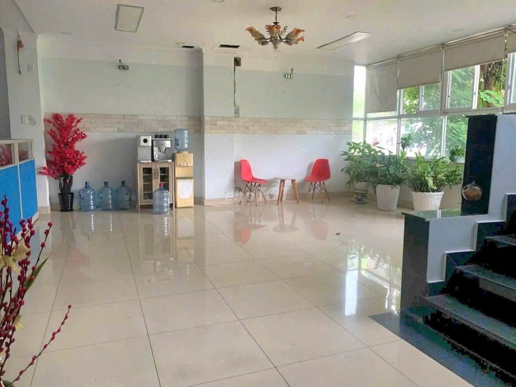 We're going to make the service apartment-CHo rent the 1400-foot-two-thirty-five Tân Phú Center.