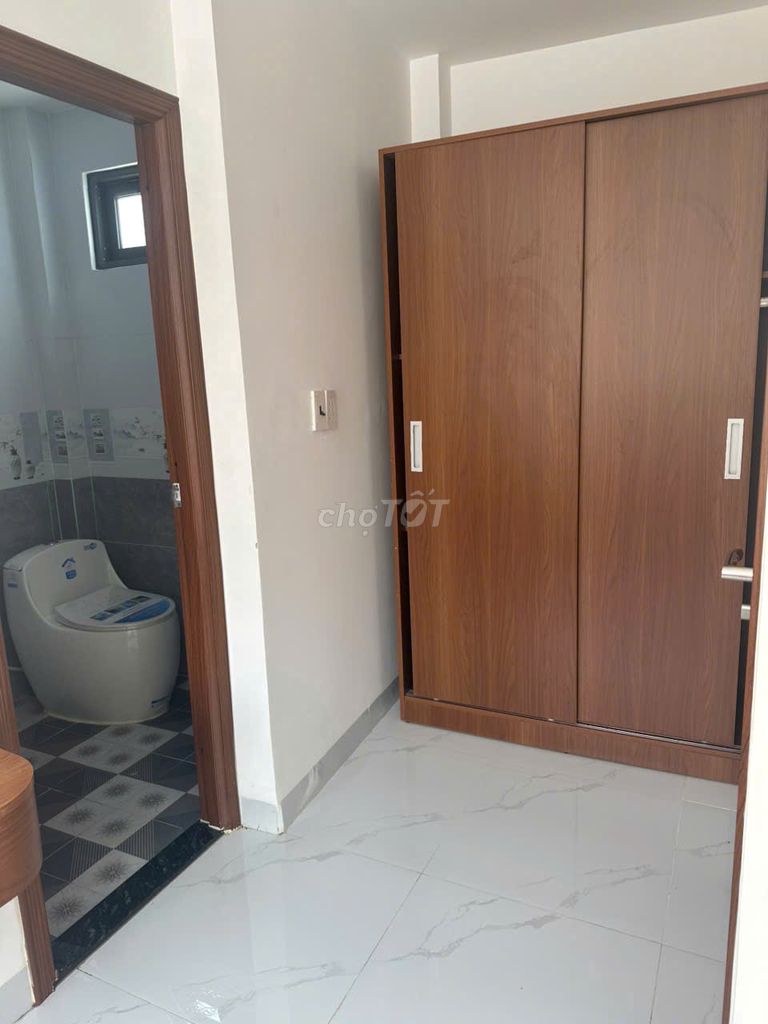 1 x-price. - Alley 36 Sư Vạn Hạnh, 5-story district, 3 bedrooms.