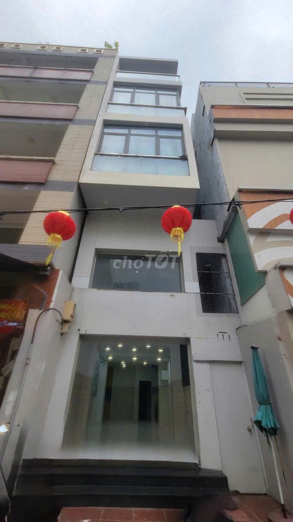 Hà Tôn Quyền angle to LNA, 4 4 4th floor bedroom 4 toilets, 3/3 x12 m below 8 meters