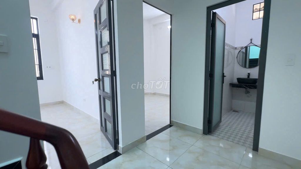 Right now, tttmproximalll - house square 2 4th floor bedroom 3 toilets at + vpcty+
