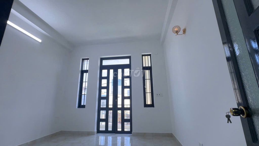 Right now, tttmproximalll - house square 2 4th floor bedroom 3 toilets at + vpcty+