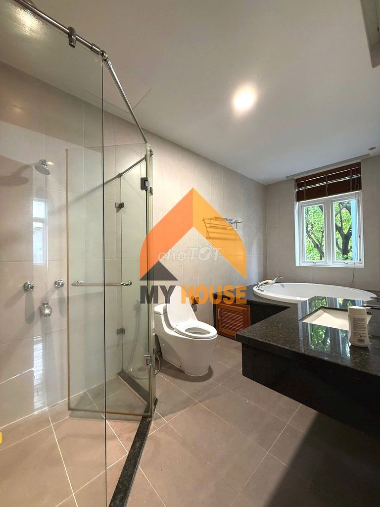 Villa An Phú is 8 x 20 meters of quiet compund at 60 million.